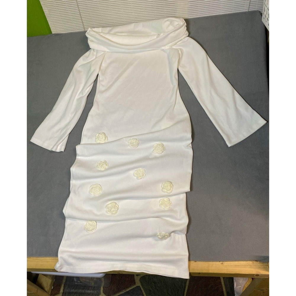 Lovely white off the shoulder long sleeve knit maxi dress w/ rosettes